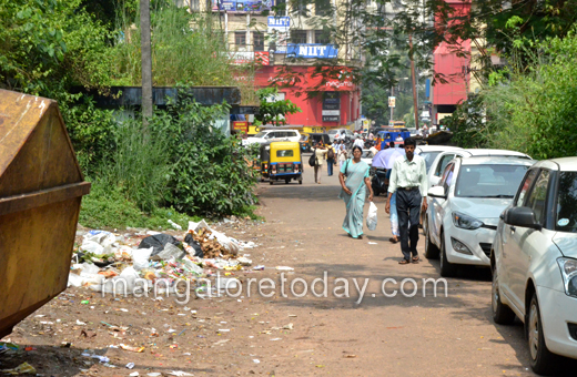 Garbage infront of BJP Office Mangalore